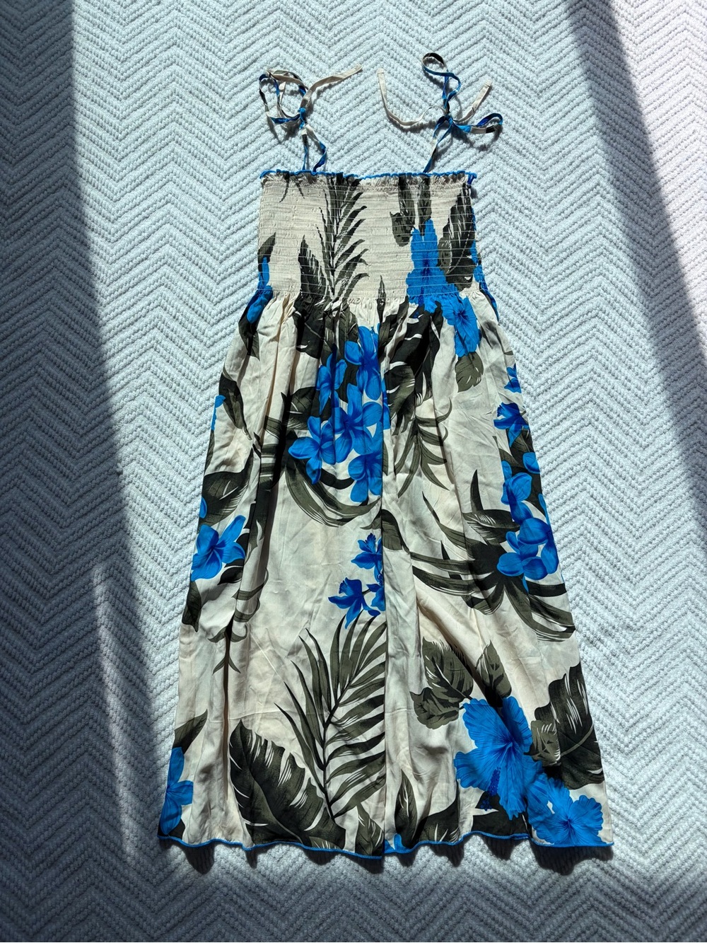 🩵 Floral Smocked Tube Dress